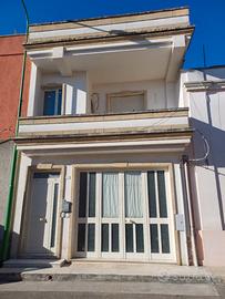 Appartamenti indipendenti in palazzina di 2 piani