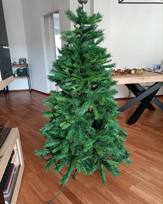 albero di Natale e addobbi