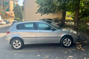 ALFA ROMEO 147 anno 2004 1.6 16 valvole. T.spark