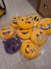 cuscini emoticons 