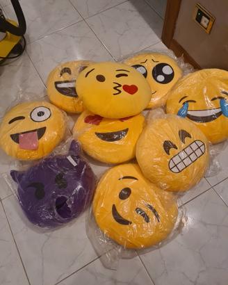 cuscini emoticons 