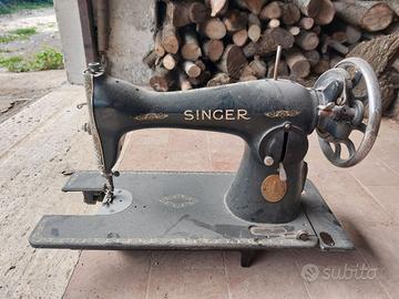 Macchina da cucire Singer. Pezzo d epoca.
