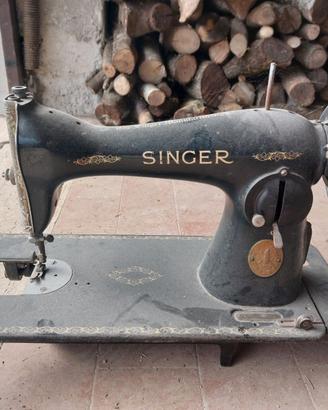 Macchina da cucire Singer. Pezzo d epoca.