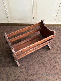 Porta oggetti in legno intagliato