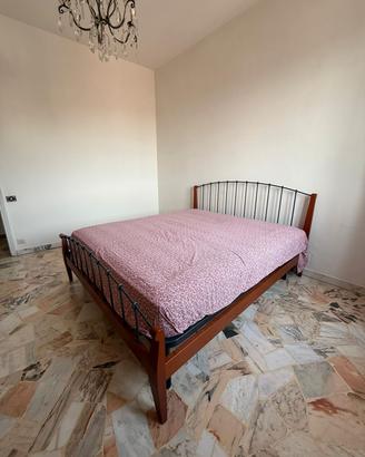 Letto matrimoniale struttura legno e ferro – stile