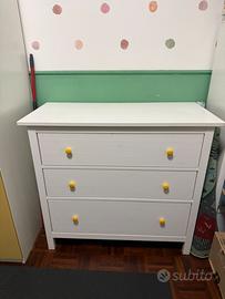 Cassettiera Hemnes 3 cassetti bianca con pomelli