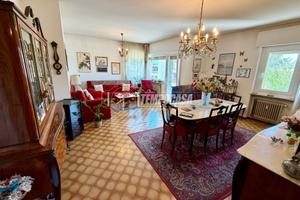 APPARTAMENTO 3 CAMERE CON TERRAZZO, GARAGE E ASCEN