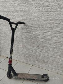 YOLEO Stunt Scooter monopattino