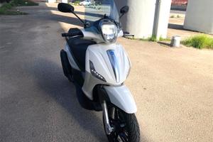 Piaggio Beverly 350 Sport Touring