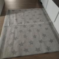 tappeto grigio da cameretta