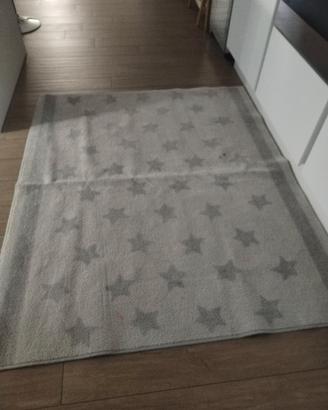 tappeto grigio da cameretta