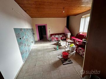 CASA SEMINDIPENDENTE A MONTESARCHIO