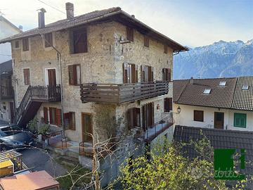 PORZIONE DI CASA IN CENTRO CON GARAGE