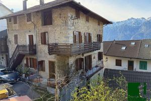 PORZIONE DI CASA IN CENTRO CON GARAGE