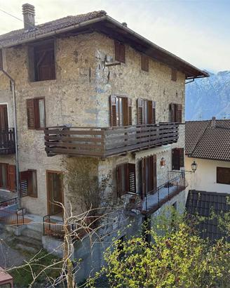 PORZIONE DI CASA IN CENTRO CON GARAGE