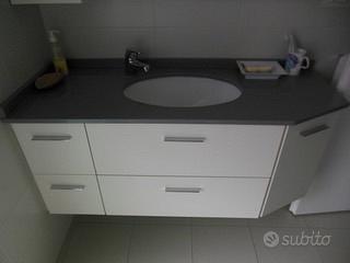 Top bagno con lavabo incassato, in quarzo