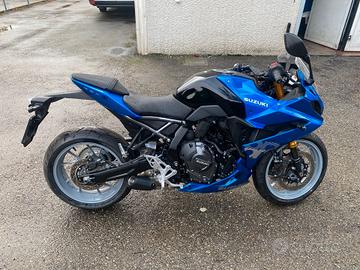 SUZUKI GSX8 -R