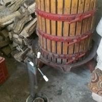 Strettoio per uva (usato pochissimo)