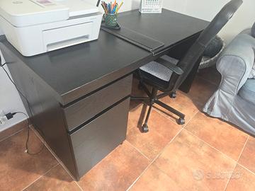 scrivania con poltrona