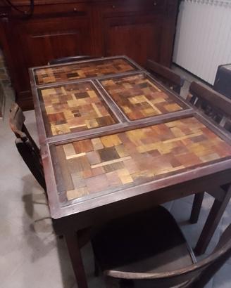 massiccio tavolo in legno e vetro