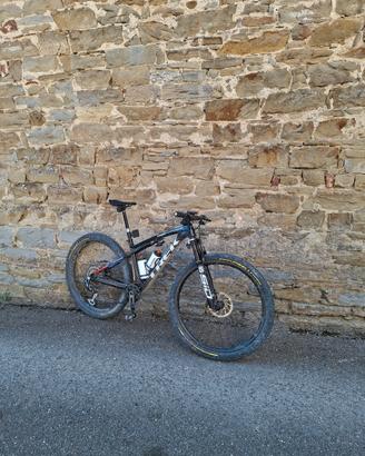 trek supercaliber gen2  9.9axs flight attentant