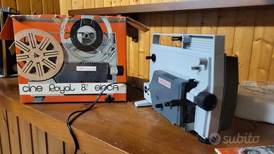 Proiettore vintage Super 8 con filmini