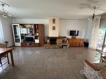 Villa di 191 m² con 5 locali e box auto a Mirandol