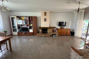 Villa di 191 m² con 5 locali e box auto a Mirandol