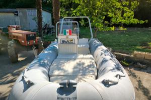 Gommone carrello motore