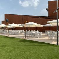 Tavoli sedie ombrelloni