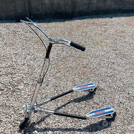 Monopattino a tre ruote trikke