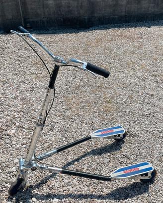 Monopattino a tre ruote trikke