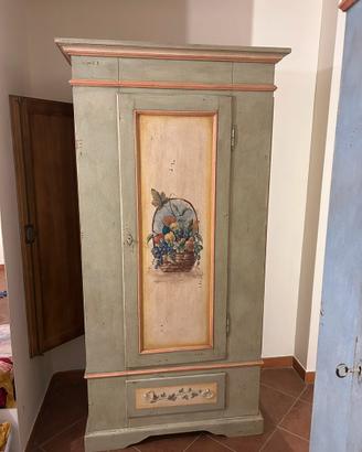 Armadi shabby chic in legno massello come nuovi