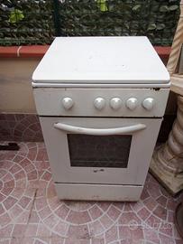 Cucina 4 fuochi gpl /metano con forno