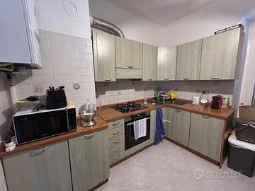 Cucina angolare completa o “a pezzi”