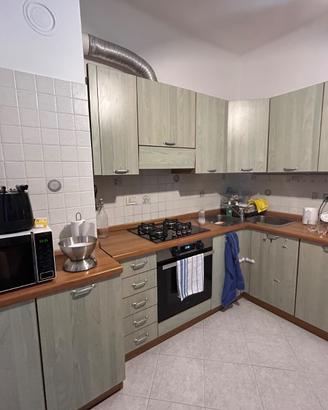 Cucina angolare completa o “a pezzi”