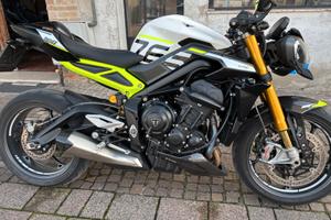 TRIUMPH STREET TRIPLE 765 RS MOTO2