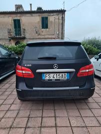 MERCEDES BENZ B180 BENZINA OK NEOPANTATI ANNO 2014