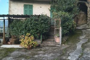 DA RISTRUTTURARE: piano terra con cantina