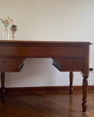 Scrivania in legno massello anni 70