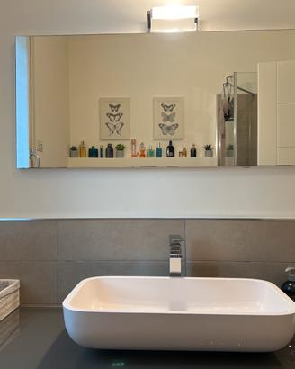 Mobile bagno e specchio