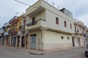 4 LOCALI A FRANCAVILLA FONTANA