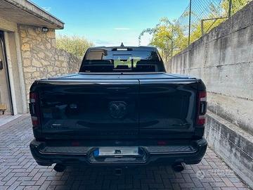 RAM 1500 5.7 L V8 HEMI LIMITED NIGHT BLACK MY 2021