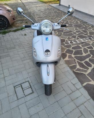 Vespa GTS 250