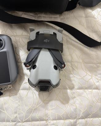DJI mini 4 pro combo