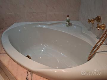 Vasca da vagno ad angolo