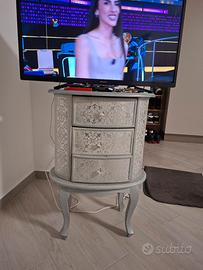 coppia comodini e sedia da camera