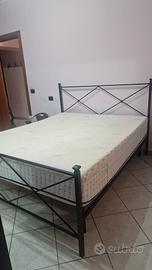 letto in ferro battuto nero con rete ortopedica 