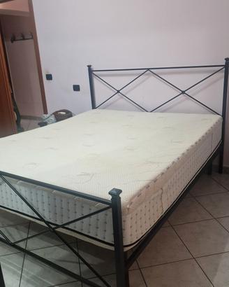 letto in ferro battuto nero con rete ortopedica 