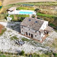VILLA SINGOLA A PONZANO DI FERMO